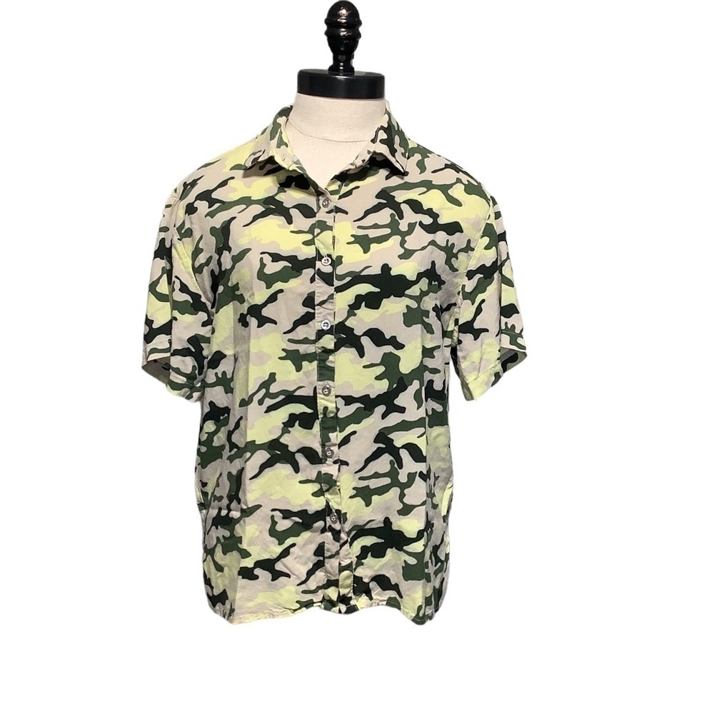 WILD FABLE Button Down Camo Top -‎ Size XS